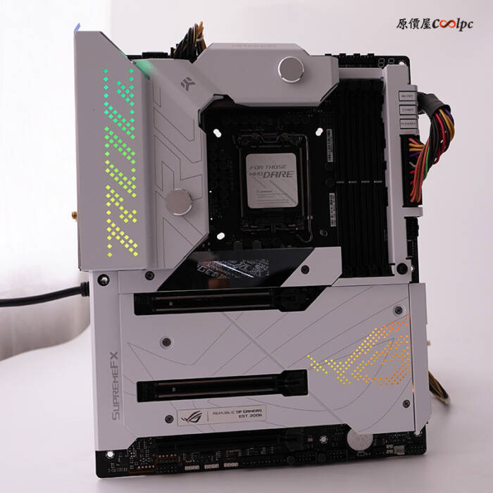 開箱】20+1相供電、EK整合式水冷，超越極限！華碩ROG MAXIMUS Z690